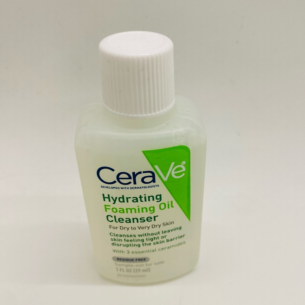 NWT CeraVe Hydrating Foaming Oil Cleanser Mini 1 oz